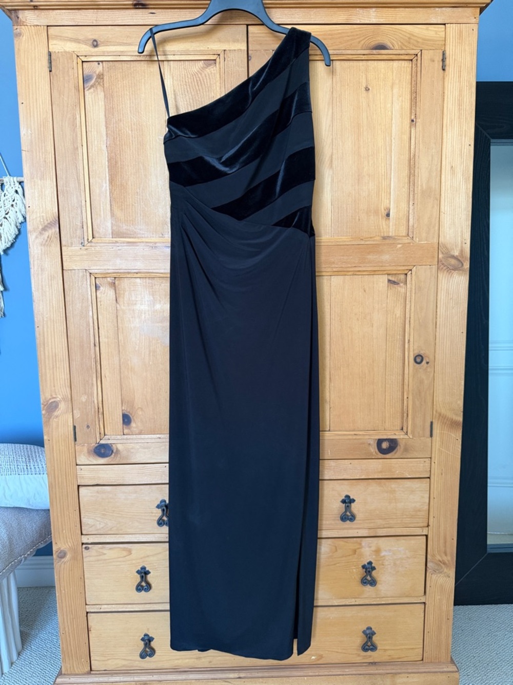 Lauren Ralph Lauren One-Shoulder Black Evening Gown
